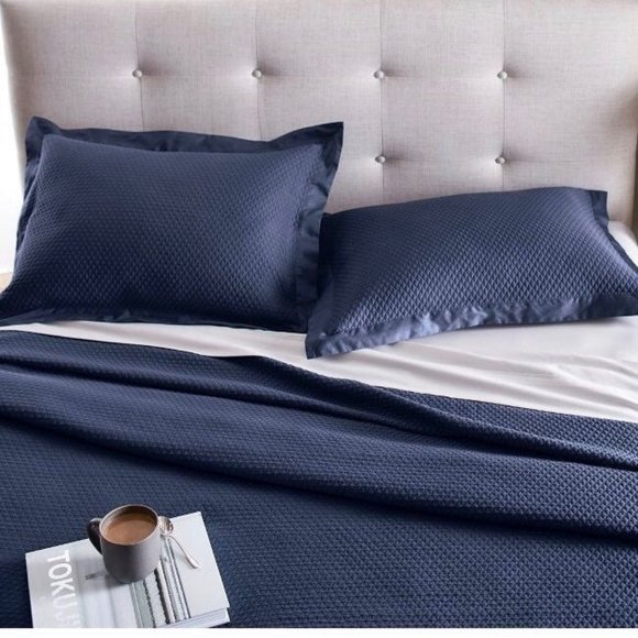 Fieldcrest Matelasse Navy Coverlet Queen - Picture 1 of 5